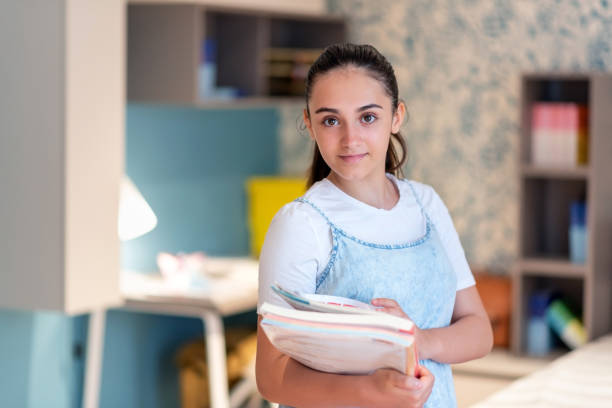 ما هي العوامل التي تحدد تكلفة استقدام الخادمة؟