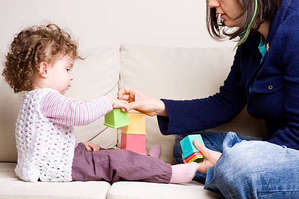 مربيات أطفال بالشهر