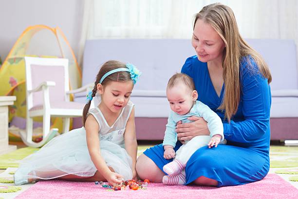 مربيات أطفال بالشهر