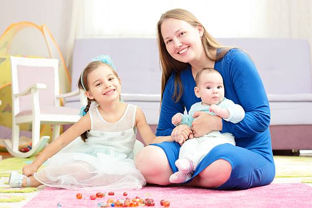 جليسة أطفال بالساعة أبوظبى